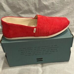 NWT - Toms 6.5 women’s Red Loafers corduroy Slip-Ons loafers shoes